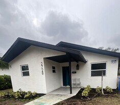 2728 14th Ave S in St. Petersburg, FL - Building Photo