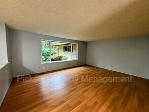 3100 Armstrong Ln NE in Bremerton, WA - Building Photo - Building Photo