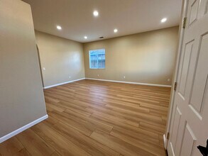 2450 Martin Anthony Ct in Tracy, CA - Foto de edificio - Building Photo