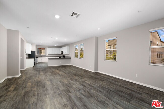757 Daniel Freeman Cir in Inglewood, CA - Building Photo - Building Photo