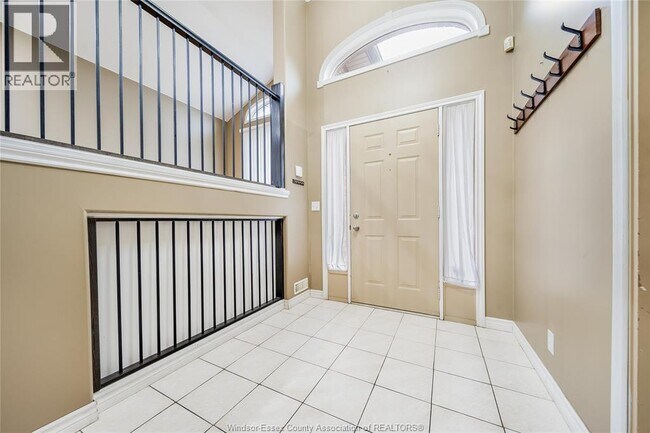 2704 Cappelletto Rd in Windsor, ON - Building Photo - Building Photo