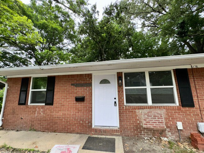 6176 Edward St in Norfolk, VA - Building Photo - Building Photo
