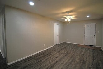 711 Briggs St in Cedar Hill, TX - Building Photo - Building Photo