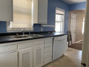 820 Adrian St in Waterloo, IA - Building Photo - Building Photo