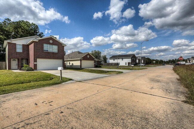 10602 Pine Landing Dr in Houston, TX - Building Photo - Building Photo