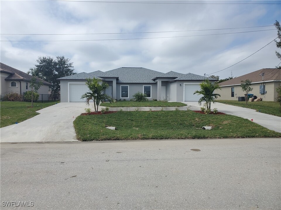 3416 SW 17th Ave in Cape Coral, FL - Foto de edificio
