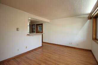 3200-3236 SW Marigold St in Portland, OR - Building Photo - Building Photo
