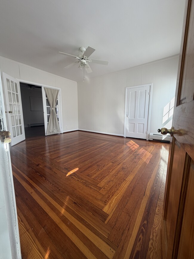 53 Locust St, Unit 2 in New Bedford, MA - Foto de edificio - Building Photo