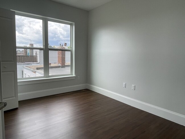 205 Maverick St, Unit 413 in Boston, MA - Building Photo - Building Photo