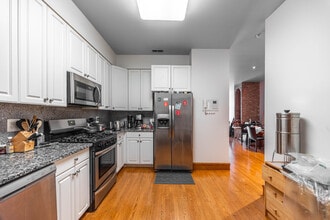 1162 W Grand Ave, Unit 4 in Chicago, IL - Building Photo - Building Photo