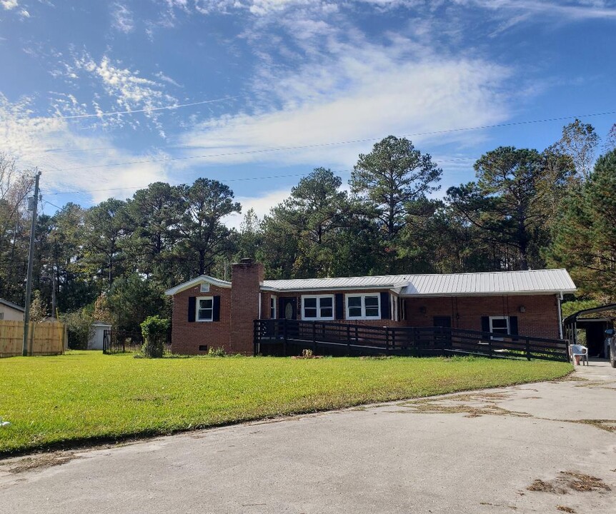 970 Harrison Creek Rd in Rocky Point, NC - Building Photo