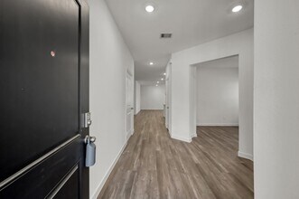 647 Delicate Arch Dr in Conroe, TX - Foto de edificio - Building Photo