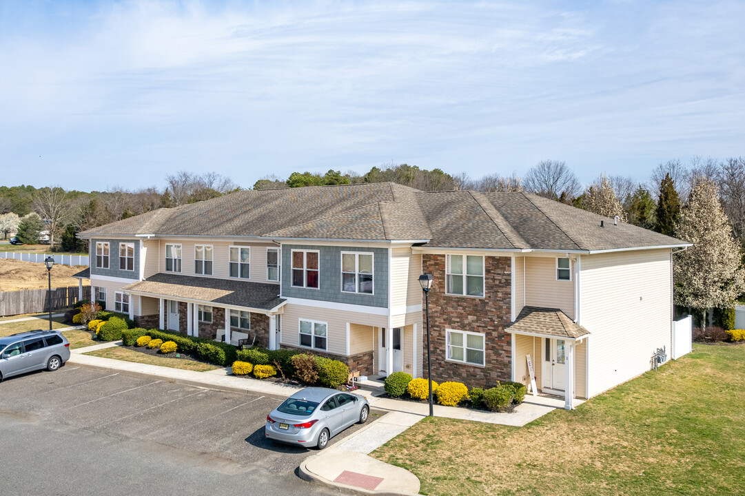 Whitaker Walk in Millville, NJ - Foto de edificio