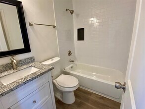 5217 Malmedy Rd in Houston, TX - Building Photo - Building Photo