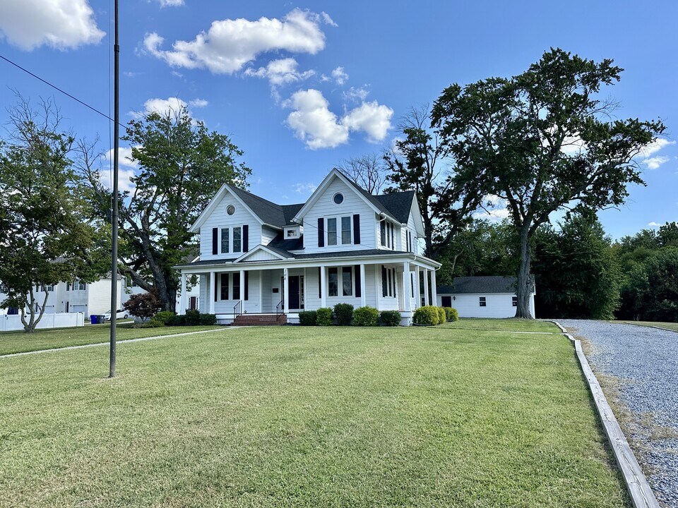 106 Smyrna Ave in Clayton, DE - Building Photo