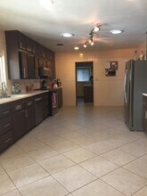 2156 NW 4th Pl, Unit Main house in Gainesville, FL - Building Photo - Building Photo