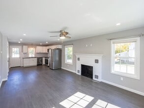 159 Dunham St in Norwich, CT - Building Photo - Building Photo