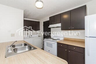 7665 Pomeranian Dr in Dayton, OH - Building Photo - Building Photo