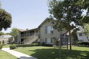 Vancouver Park Apartments in Anaheim, CA - Building Photo