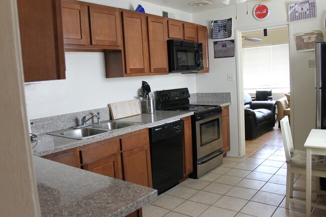 1327 N Park Ave, Unit #1 - 4 bed by Honors in Tucson, AZ - Foto de edificio - Building Photo