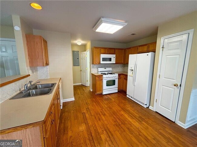 7888 The Lakes Dr in Fairburn, GA - Building Photo - Building Photo