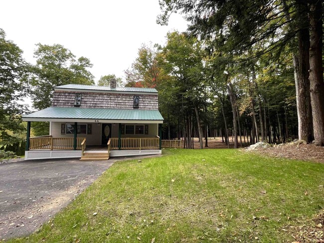 66 Saltmarsh Pond Rd in Gilford, NH - Foto de edificio - Building Photo