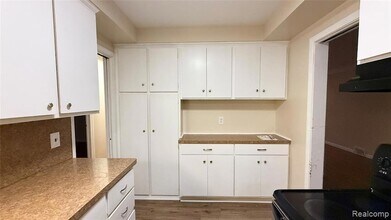 21781 Stratford St in Oak Park, MI - Foto de edificio - Building Photo