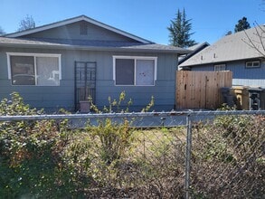 733-735 SW H St in Grants Pass, OR - Building Photo - Building Photo