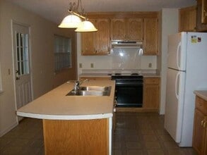 304 Lakeside Dr in Enterprise, AL - Building Photo - Building Photo