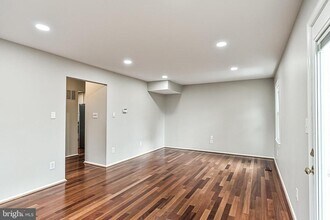 5572 Kendrick Ln in Burke, VA - Building Photo - Building Photo