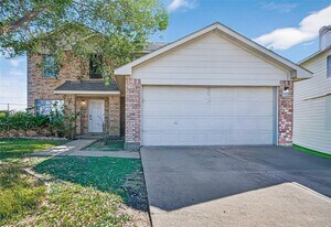 15707 Crooked Arrow Dr in Sugar Land, TX - Building Photo