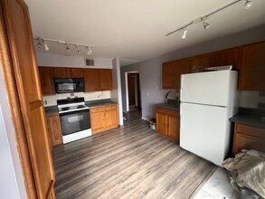 1452 Carol Ct, Unit Carol Ct 2B in Palatine, IL - Building Photo - Building Photo