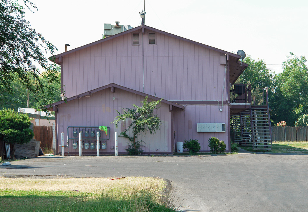 701 W Cambridge Ave in Fresno, CA - Building Photo