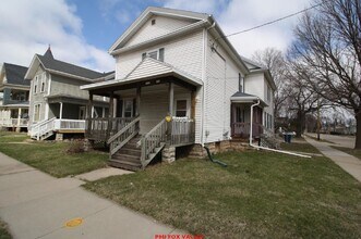 102 W Irving Ave in Oshkosh, WI - Building Photo - Building Photo