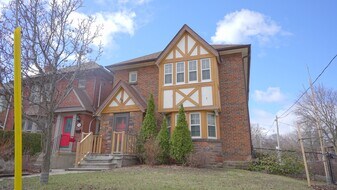 1082 Avenue Rd in Toronto, ON - Building Photo