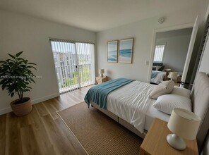 8700 N Sherman Cir in Miramar, FL - Building Photo - Building Photo