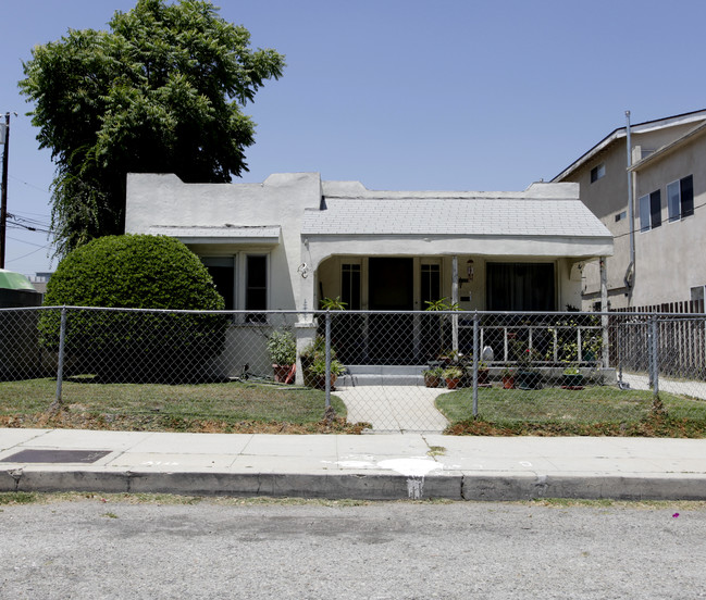 11341 Collins St in North Hollywood, CA - Foto de edificio - Building Photo