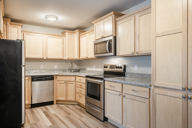 The Court Apartments in Middleton, WI - Foto de edificio - Interior Photo