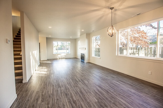 18112 E Riverway Ave in Spokane Valley, WA - Building Photo - Building Photo