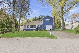 5 Rickard Ct in Toms River, NJ - Building Photo