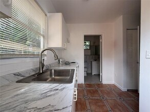 906 SW 14th Ave in Miami, FL - Foto de edificio - Building Photo