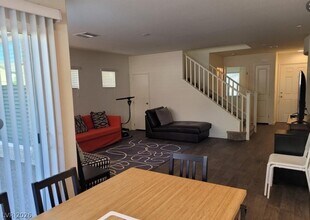 4135 Chamisa Cove St in Las Vegas, NV - Building Photo - Building Photo