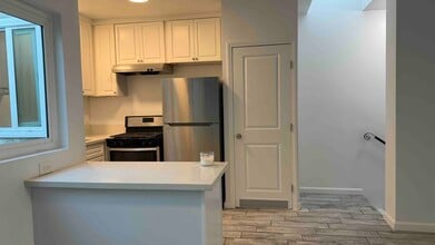 903 New Depot St, Unit 10 in Los Angeles, CA - Building Photo - Building Photo