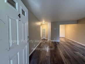 3715 46th Ave in Sacramento, CA - Foto de edificio - Building Photo