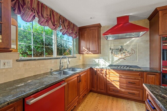 property at 1381 Elwood Dr