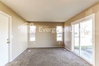 868 Liverpool Pl in Westerville, OH - Foto de edificio - Building Photo