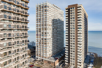 Granville Beach Condominiums in Chicago, IL - Building Photo - Building Photo