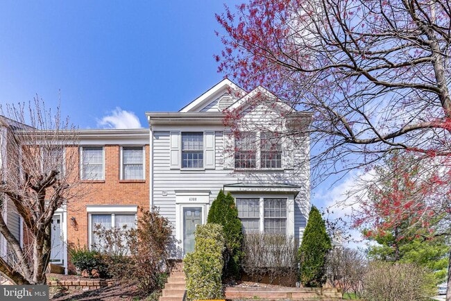 property at 6388 New Haven Ct