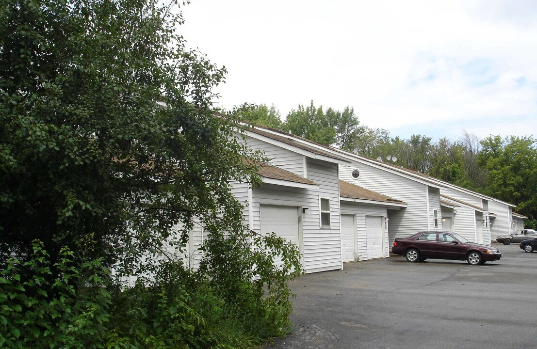 38843 Cedar Crest in Lake Villa, IL - Building Photo