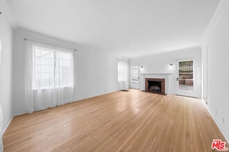 2565 Canyon Dr in Los Angeles, CA - Building Photo - Building Photo